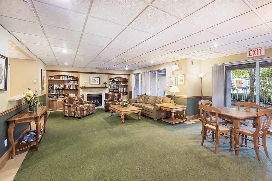 206 678 W Queens Road North Vancouver, BC - 36