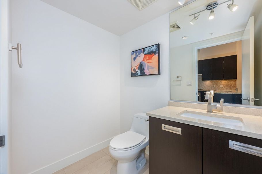 1051 Richards Street Vancouver, BC - 10