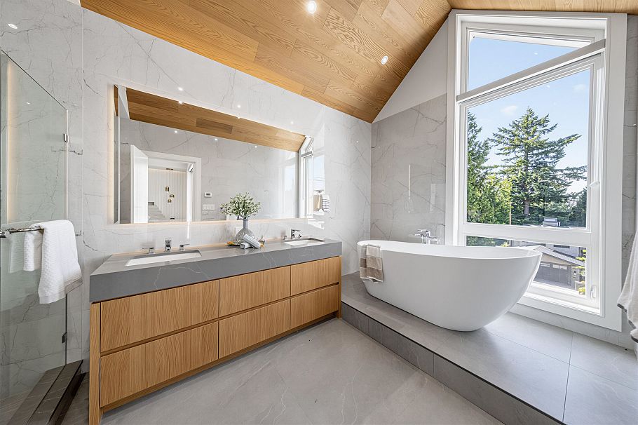 840 E 14th Street North Vancouver, BC - 23