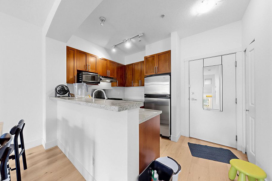 319 2250 Wesbrook Mall Vancouver, BC - 9