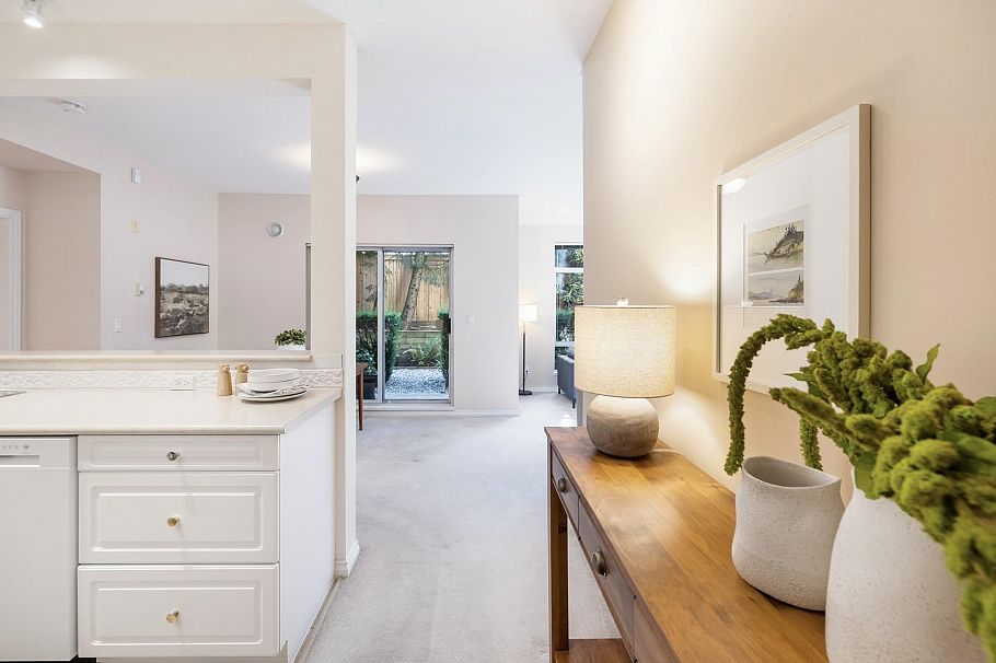 206 678 W Queens Road North Vancouver, BC - 10