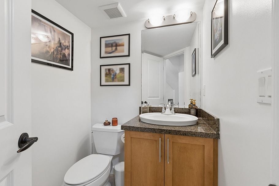 9 3175 Baird Road North Vancouver, BC - 27