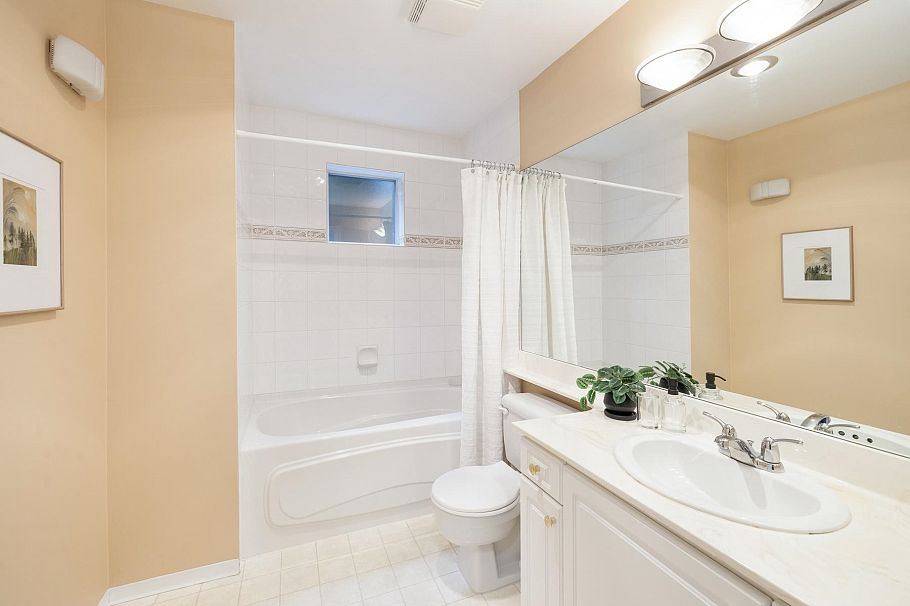 206 678 W Queens Road North Vancouver, BC - 23