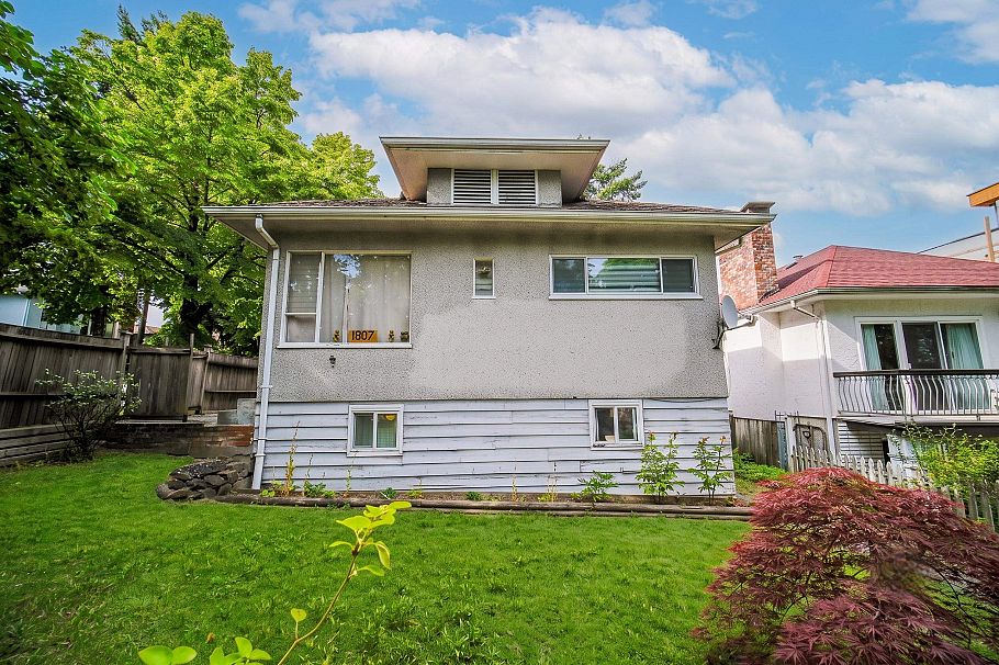 1807 E 38th Avenue Vancouver, BC - 2