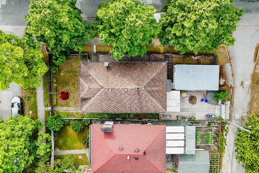 1807 E 38th Avenue Vancouver, BC - 5