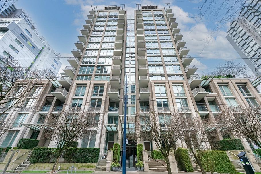 1051 Richards Street Vancouver, BC - 32
