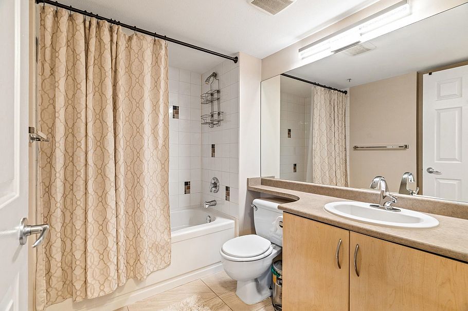 411 345 Lonsdale Avenue North Vancouver, BC - 22