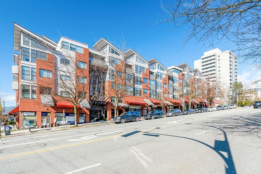411 345 Lonsdale Avenue North Vancouver, BC - 1