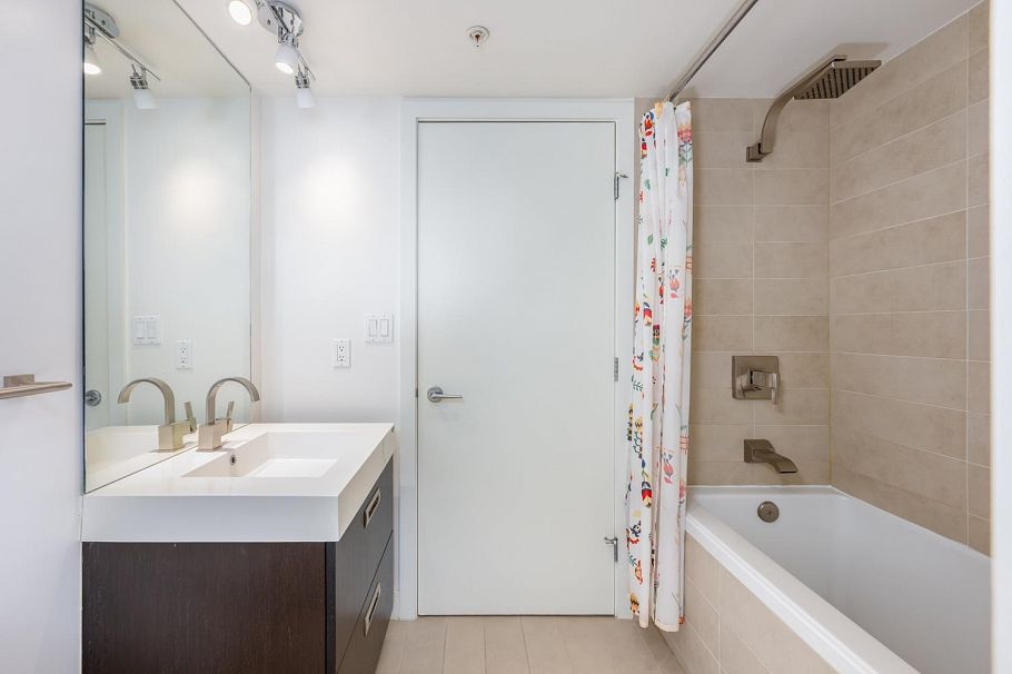 1051 Richards Street Vancouver, BC - 37