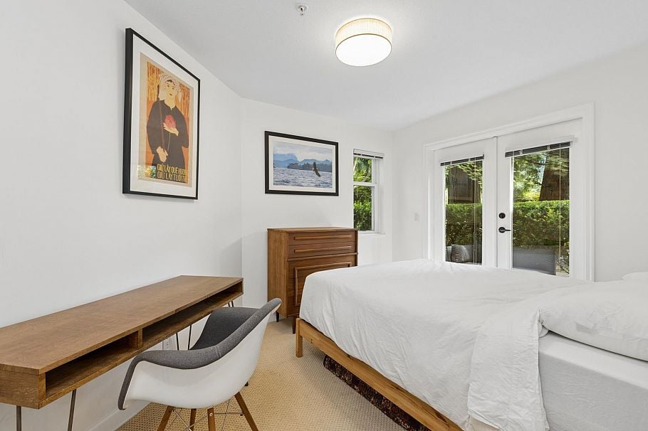 9 3175 Baird Road North Vancouver, BC - 28