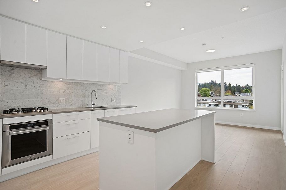612 110 E 17th Street North Vancouver, BC - 1