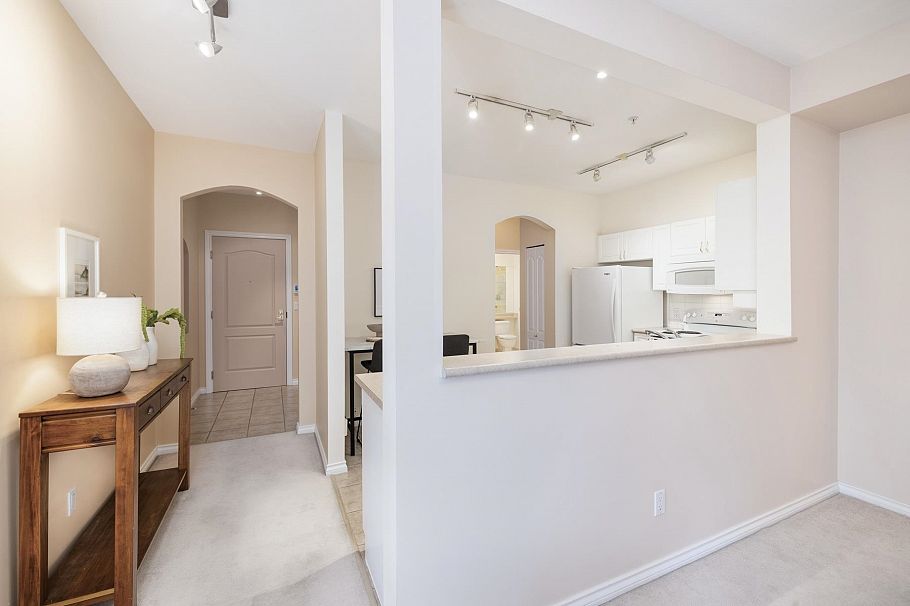 206 678 W Queens Road North Vancouver, BC - 9