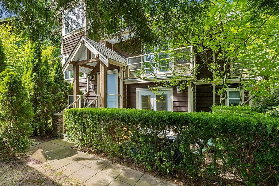 9 3175 Baird Road North Vancouver, BC - 37