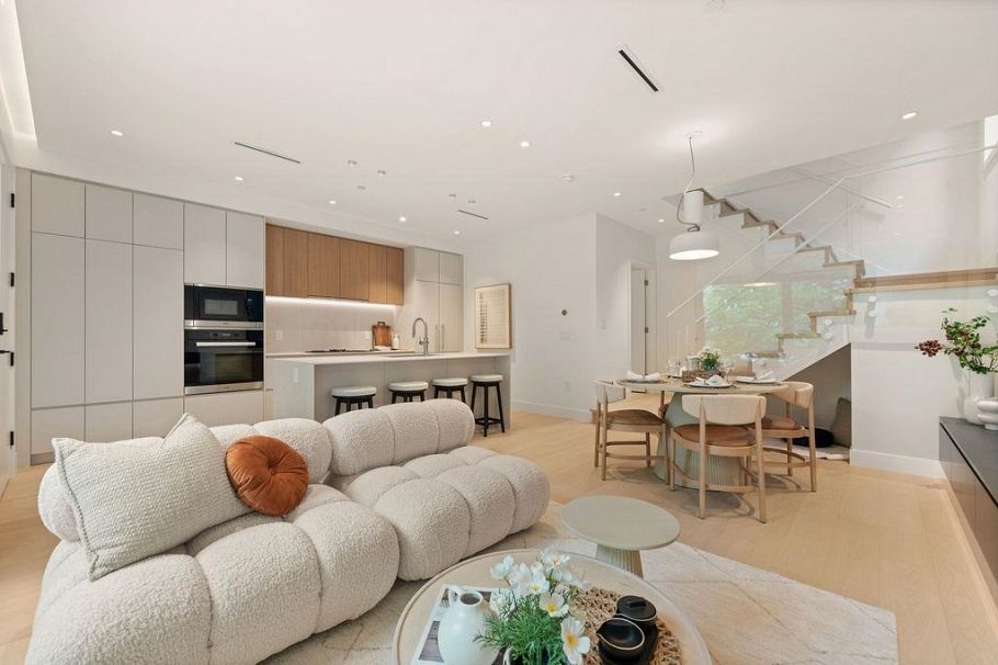 1 2926 W 12th Avenue Vancouver, BC - 2