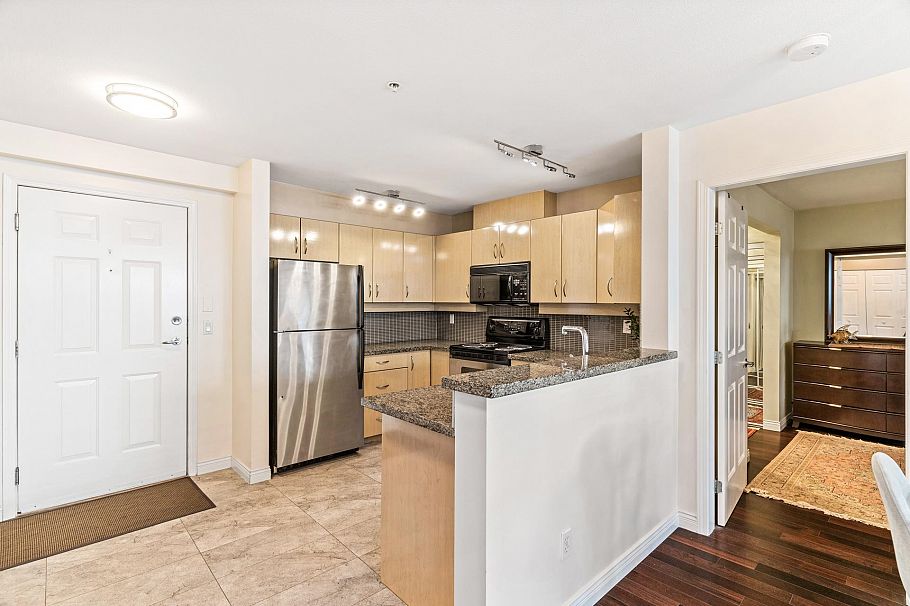 411 345 Lonsdale Avenue North Vancouver, BC - 15