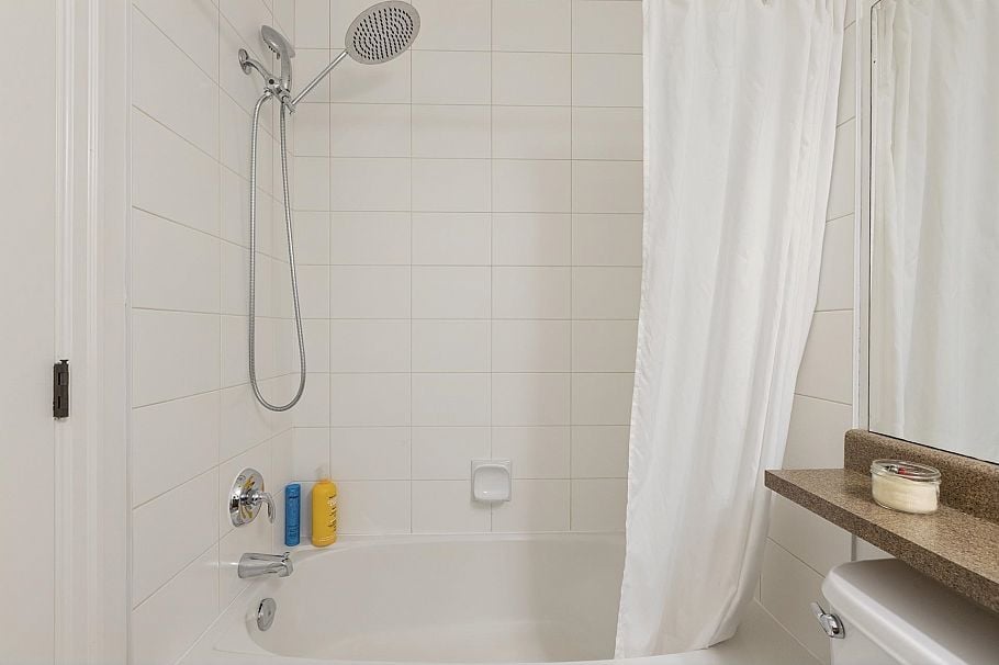 9 3175 Baird Road North Vancouver, BC - 23