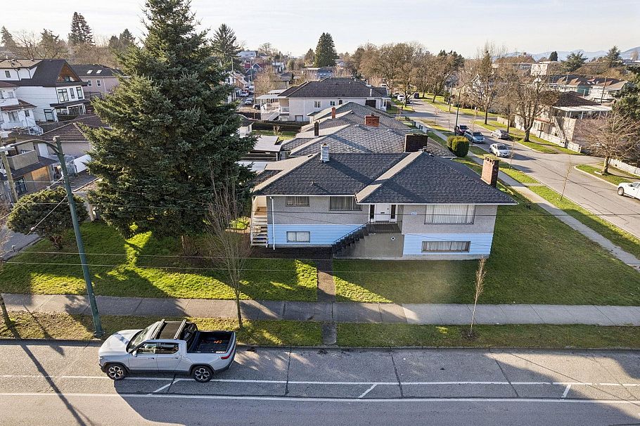 925 Nanaimo Street Vancouver, BC - 1
