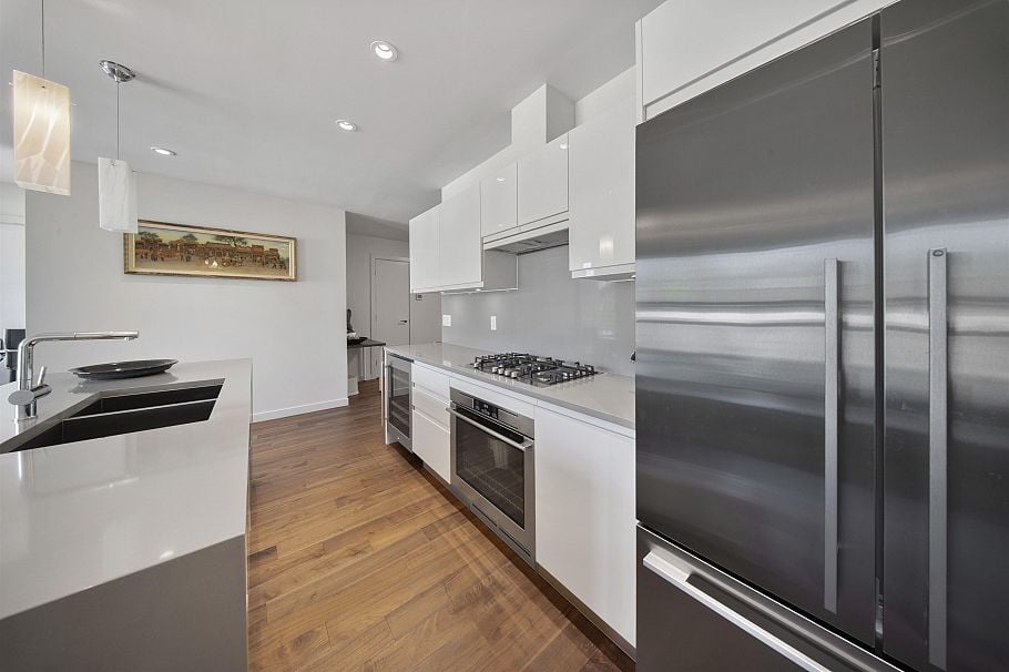 203 2095 W 44th Avenue Vancouver, BC - 5