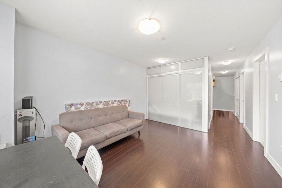 303 2745 E Hastings Street Vancouver, BC - 9