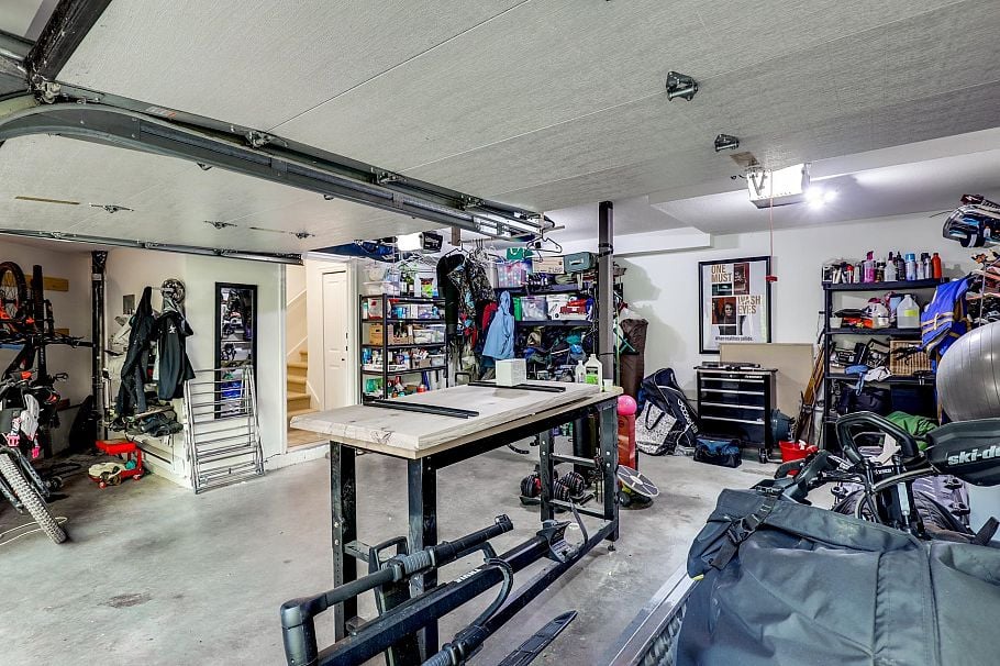 9 3175 Baird Road North Vancouver, BC - 33