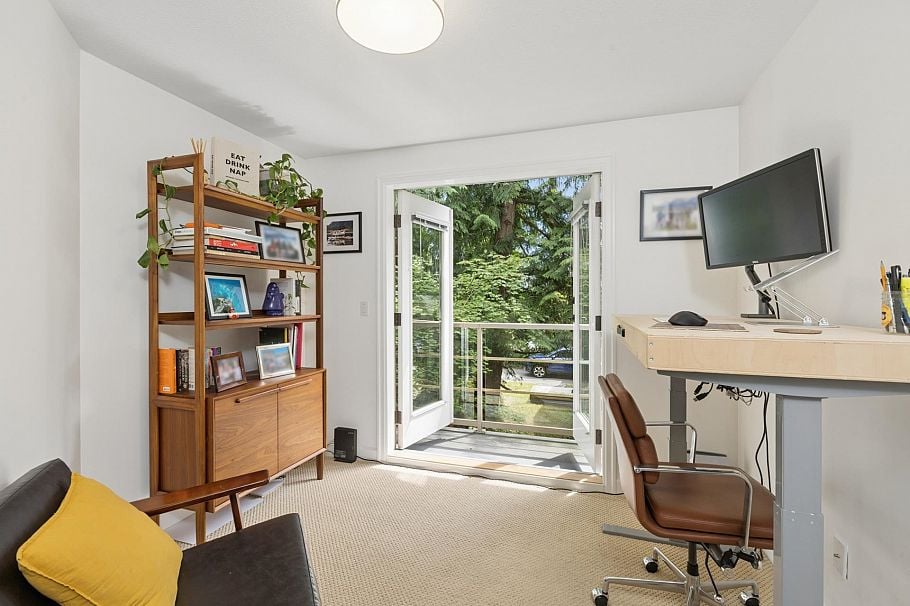 9 3175 Baird Road North Vancouver, BC - 24