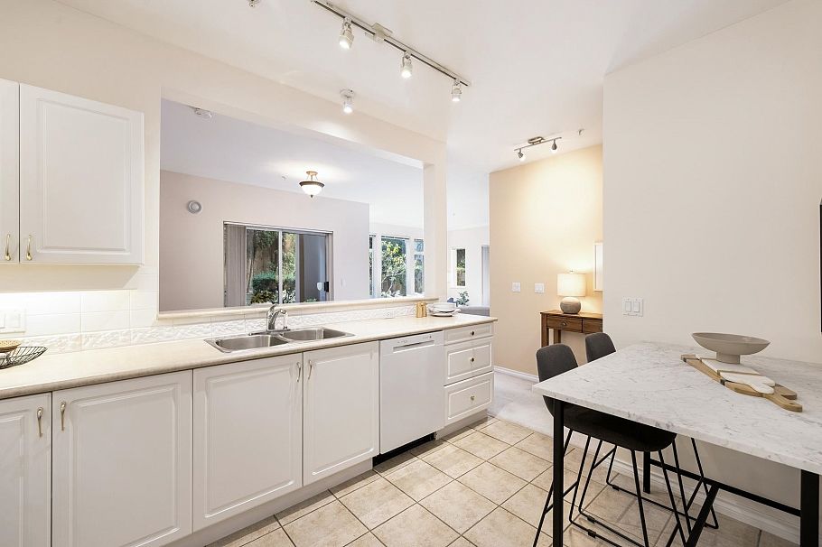 206 678 W Queens Road North Vancouver, BC - 19
