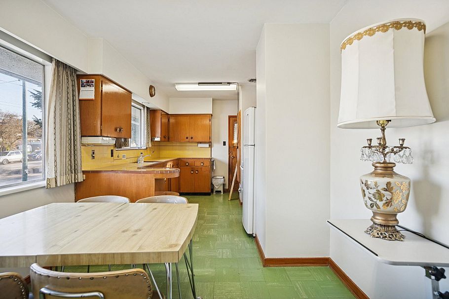 925 Nanaimo Street Vancouver, BC - 11