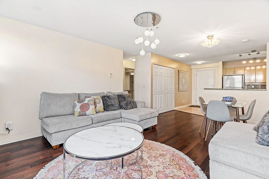 411 345 Lonsdale Avenue North Vancouver, BC - 10