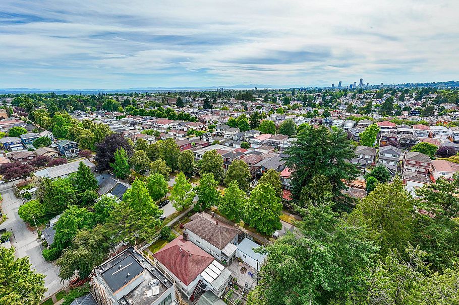 1807 E 38th Avenue Vancouver, BC - 9