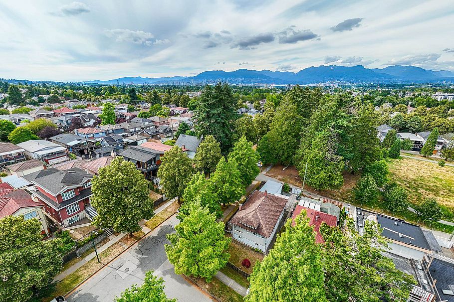 1807 E 38th Avenue Vancouver, BC - 8