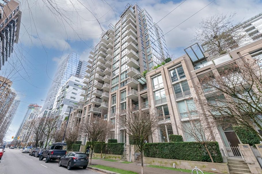 1051 Richards Street Vancouver, BC - 31