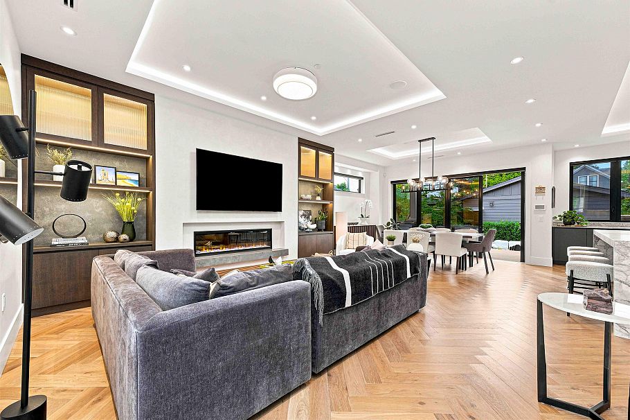 264 E 17th Avenue Vancouver, BC - 2