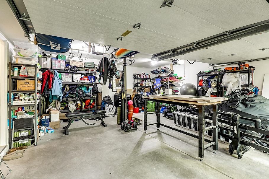9 3175 Baird Road North Vancouver, BC - 34