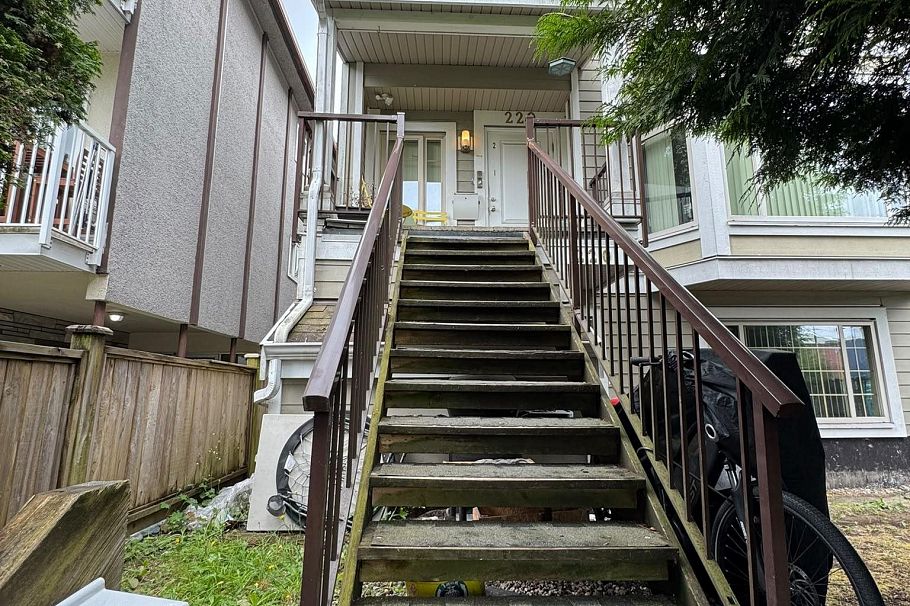 220 E 15th Avenue Vancouver, BC - 5