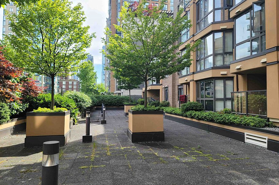 214 488 Helmcken Street Vancouver, BC - 13