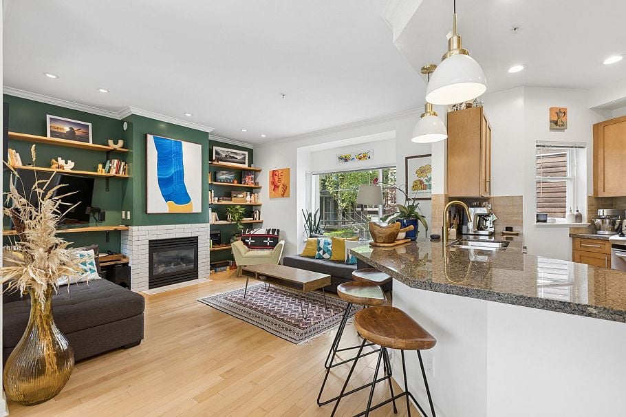 9 3175 Baird Road North Vancouver, BC - 4