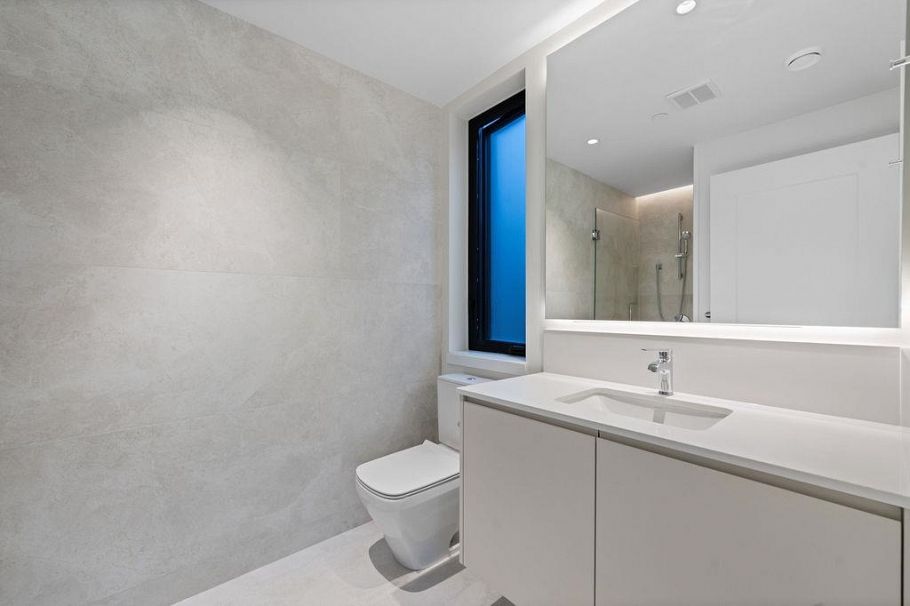 1 2926 W 12th Avenue Vancouver, BC - 12