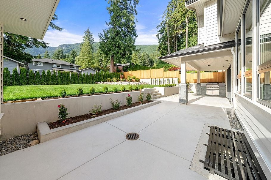 944 Clements Avenue North Vancouver, BC - 16