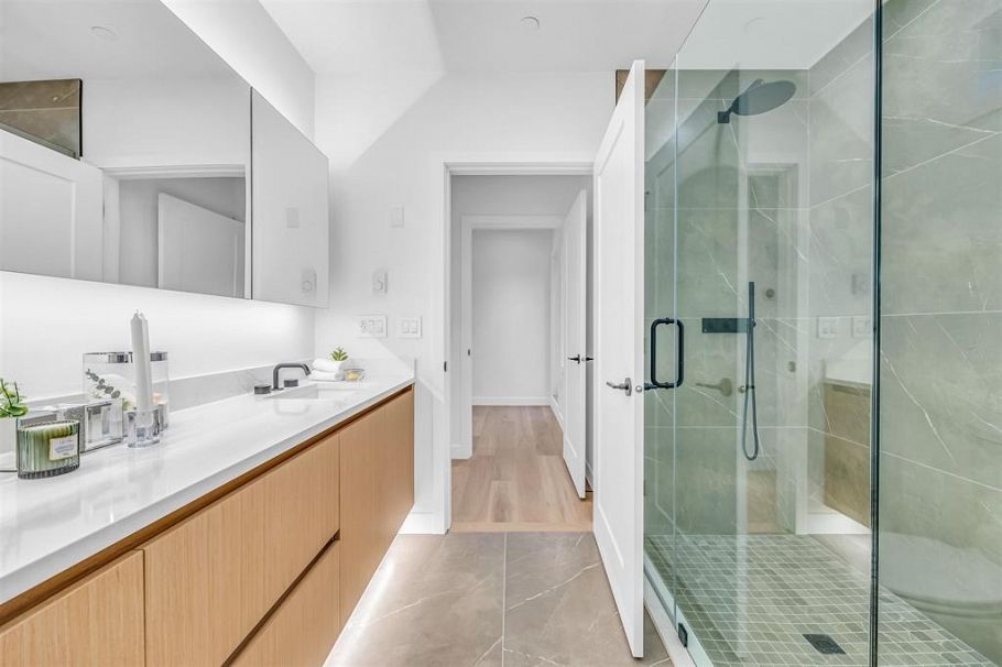 1016 W 52nd Avenue Vancouver, BC - 14