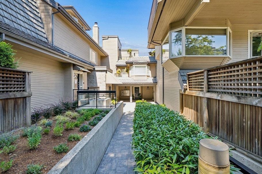 2419 W 1st Avenue Vancouver, BC - 13