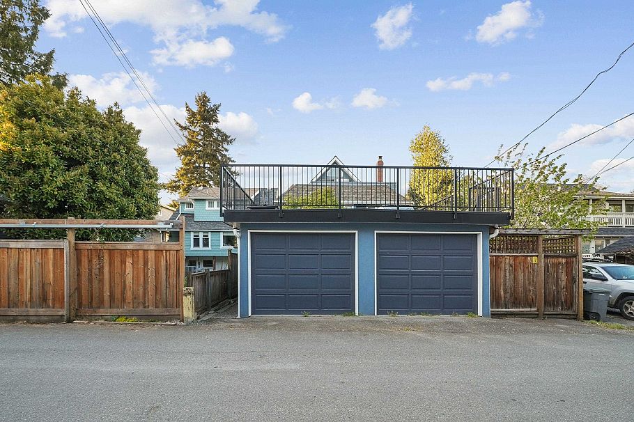 3174 W 3rd Avenue Vancouver, BC - 29