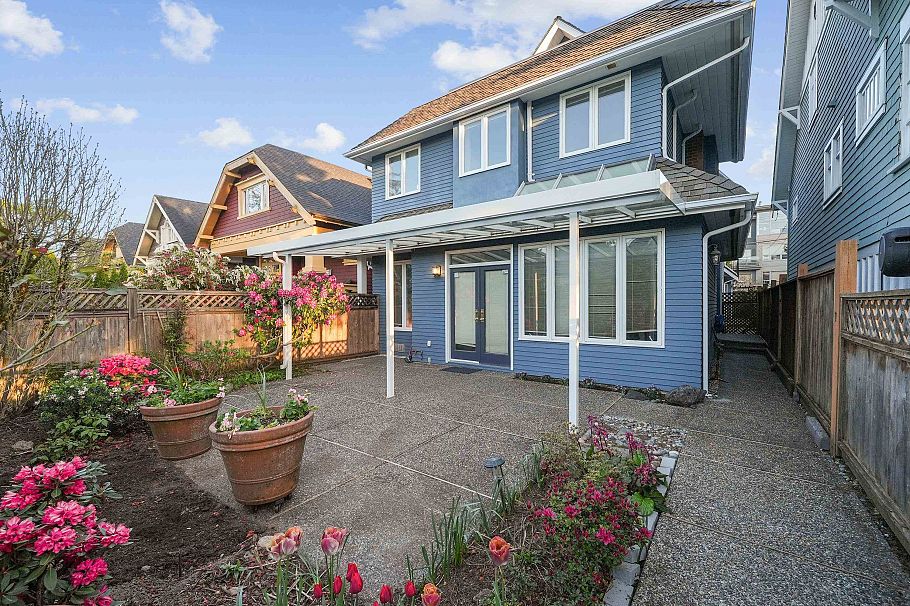 3174 W 3rd Avenue Vancouver, BC - 1