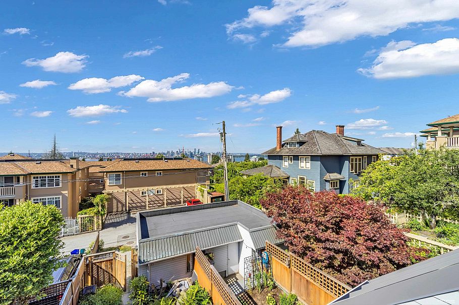 265 E Keith Road North Vancouver, BC - 38
