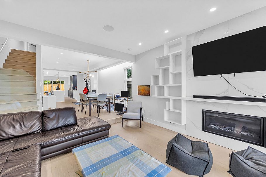 265 E Keith Road North Vancouver, BC - 14