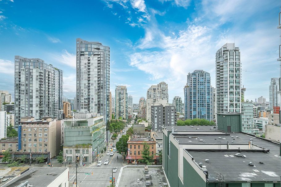 1102 1212 Howe Street Vancouver, BC - 12