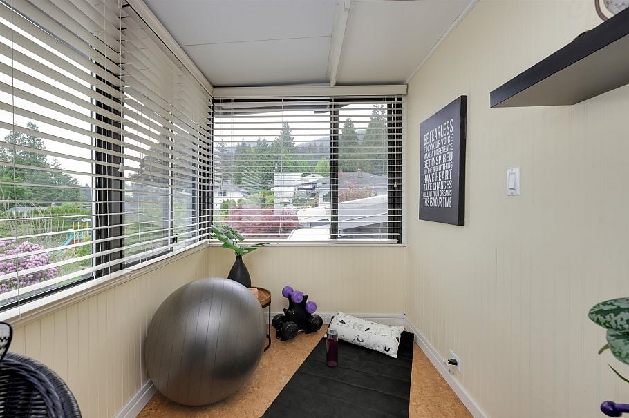 3821 Lonsdale Avenue North Vancouver, BC - 24