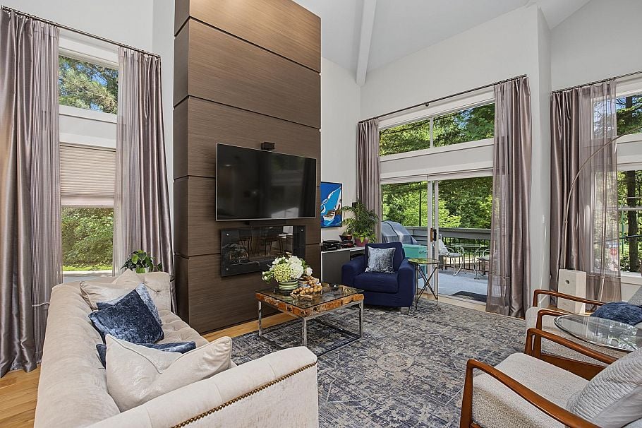 20 1900 Indian River Crescent North Vancouver, BC - 2