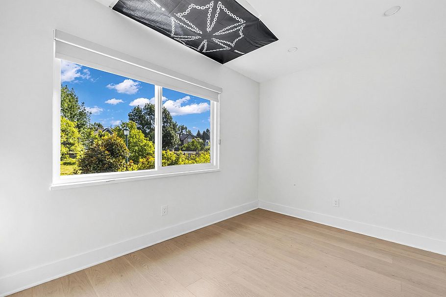 265 E Keith Road North Vancouver, BC - 15