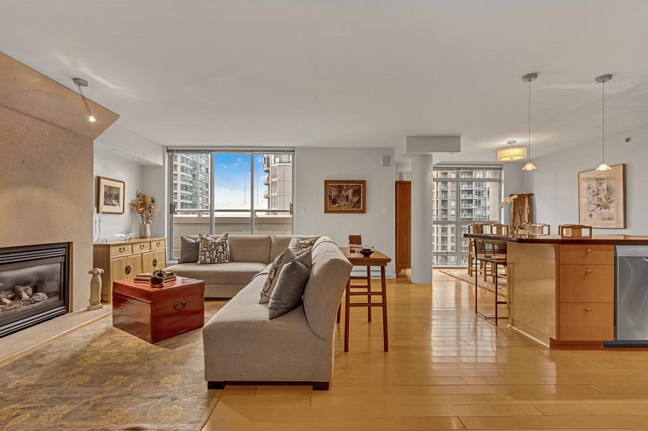 1404 819 Hamilton Street Vancouver, BC - 1