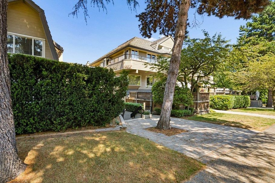 2419 W 1st Avenue Vancouver, BC - 22